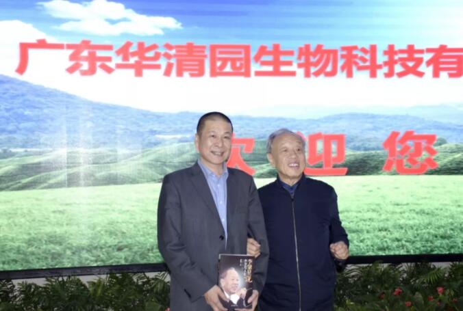 中國(guó)外交部原部長(zhǎng)李肇星攜夫人秦小梅參觀視察華清園公司
